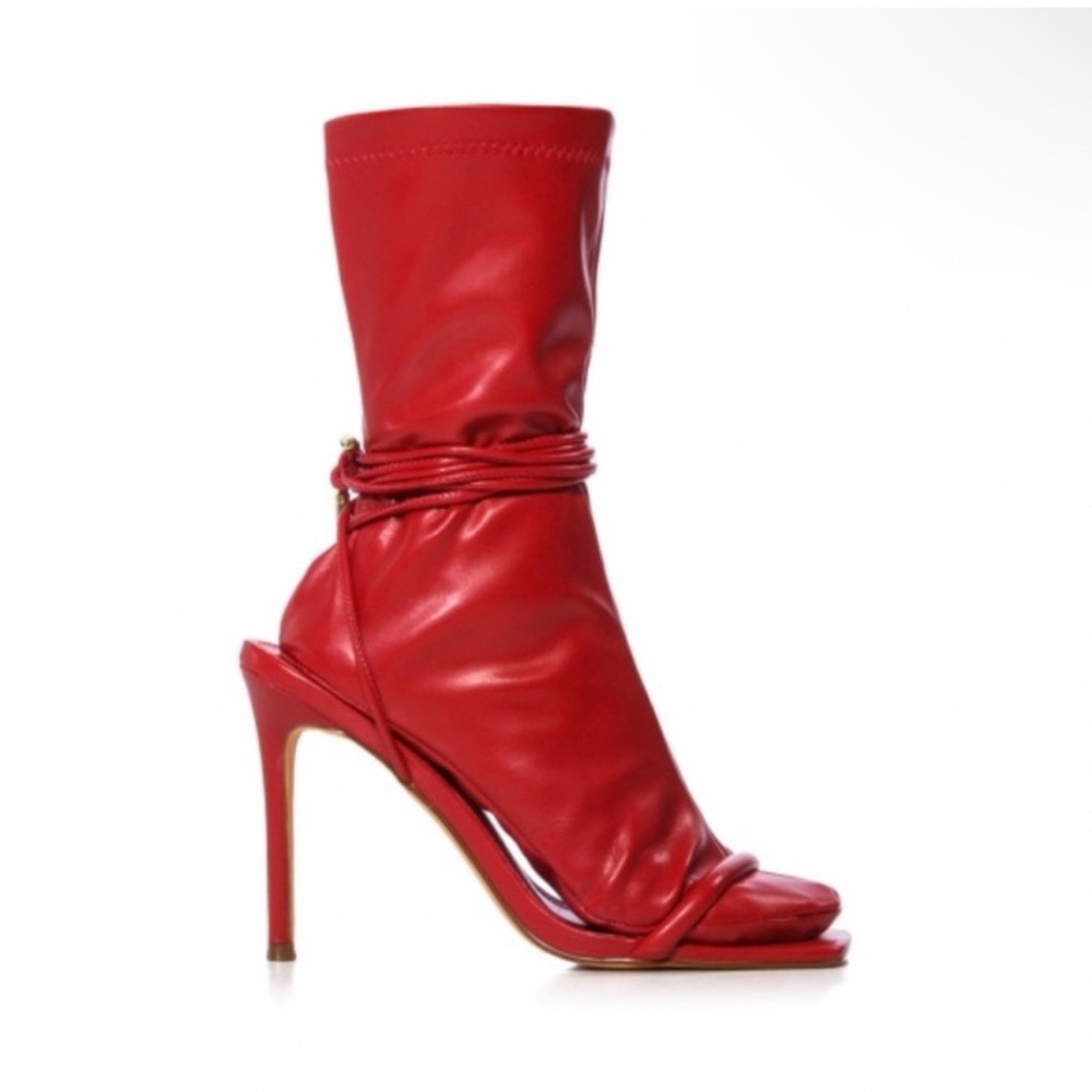RED HEELS / BOOTIES